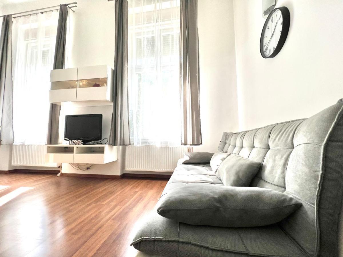 Ricky Apartment Budapest Extérieur photo